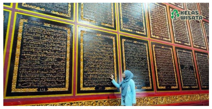 Al-Quran Raksasa Sumatera
